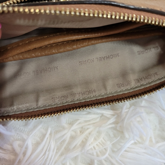 Michael Kors Brown Small crossbody bag - Picture 10 of 16